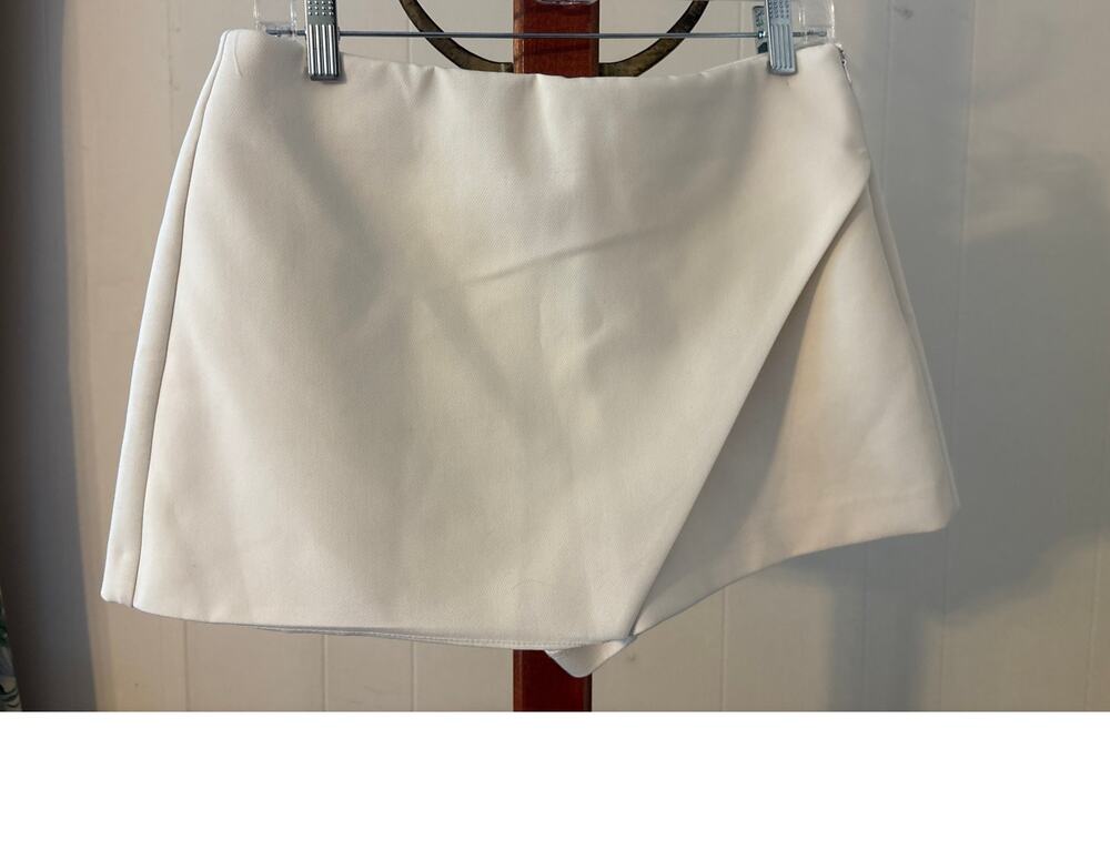 Zara Beige Skort w/ Front Cover Flap Sz Large NWOT